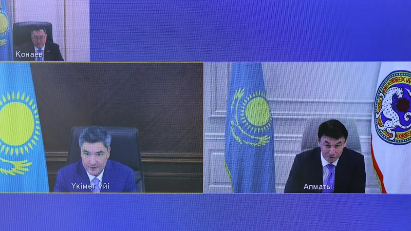 премьер-министр РК Олжас Бектенов, аким Алматы Дархан Сатыбалды, совещание, фото - Новости Zakon.kz от 15.07.2026 13:04
