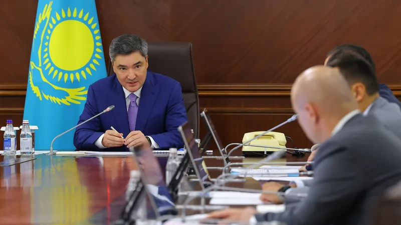 премьер-министр РК Олжас Бектенов, совещание, участники, фото - Новости Zakon.kz от 15.07.2026 13:04