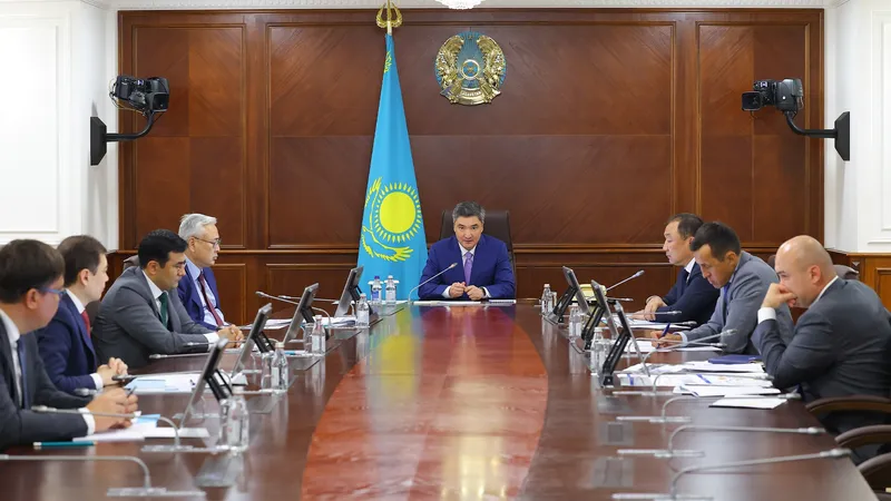 премьер-министр РК Олжас Бектенов, совещание, участники, фото - Новости Zakon.kz от 15.07.2026 13:04