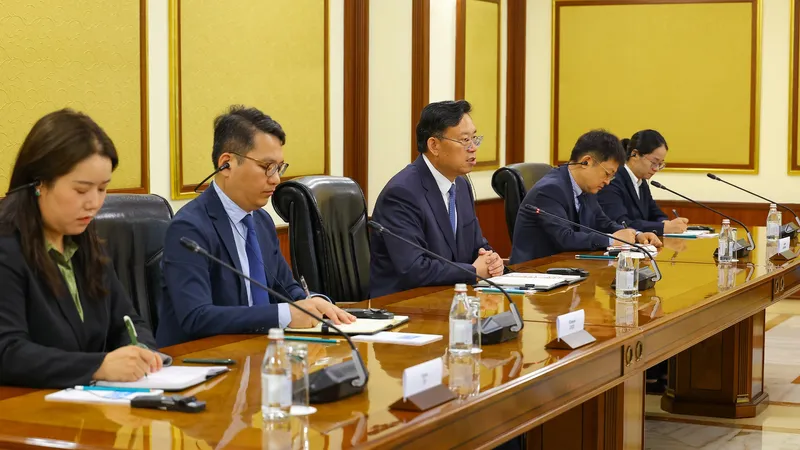 секретарь партийного комитета и президент компании China Tianying Inc. Дэбяо Цао, фото - Новости Zakon.kz от 16.07.2026 12:23