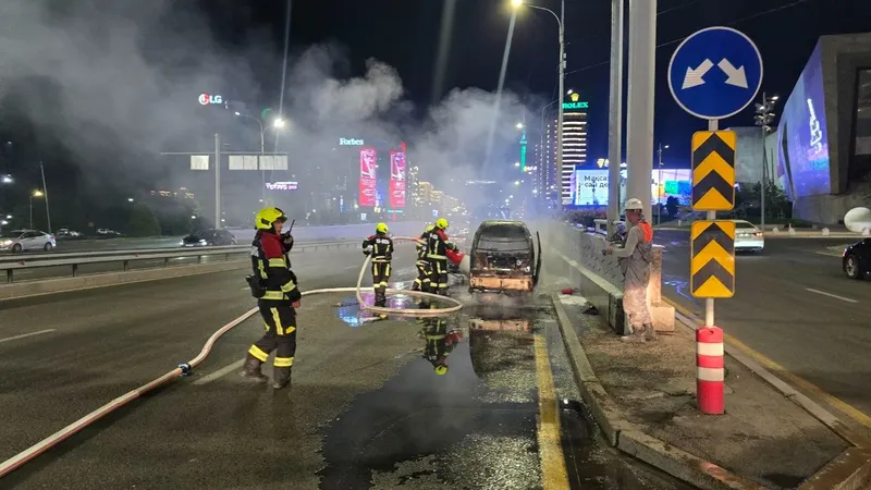 автомобиль сгорел в Алматы, фото - Новости Zakon.kz от 20.07.2026 23:01