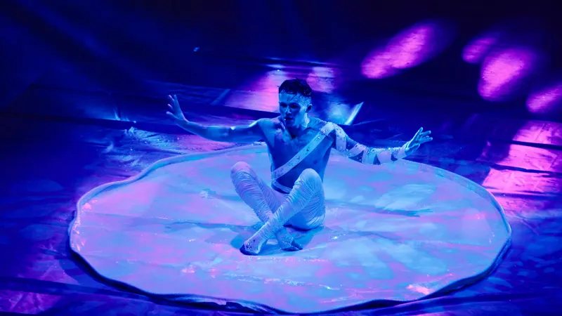 Итальянский акробат на ALMATY CIRCUS FESTIVAL, фото - Новости Zakon.kz от 23.07.2026 16:10