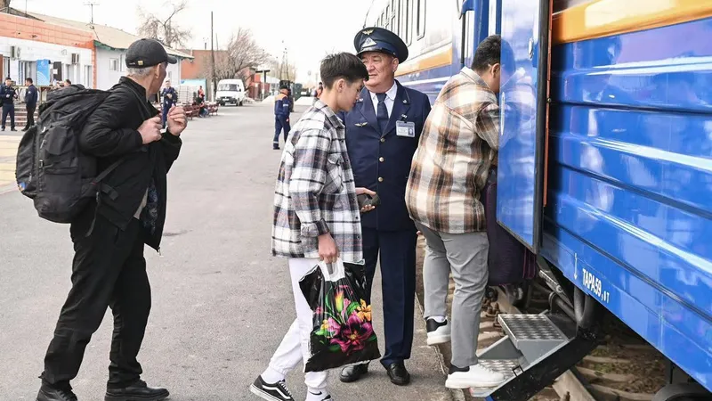 пассажиры, проводник, поезд