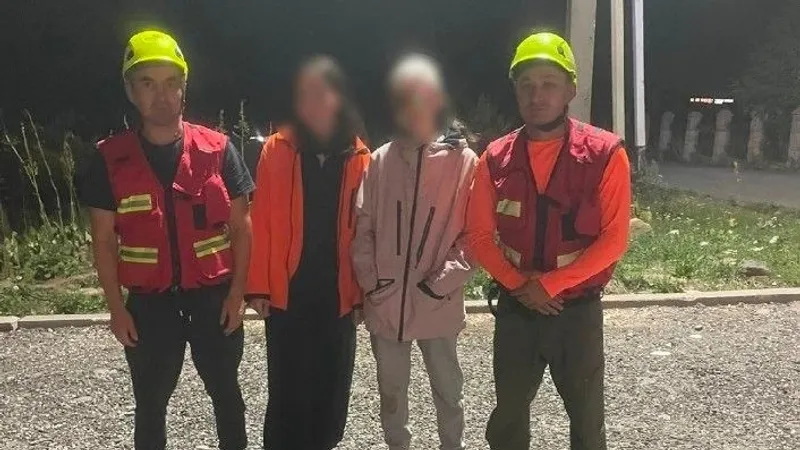 Туристок эвакуировали с пика Букреева после травм во время восхождения