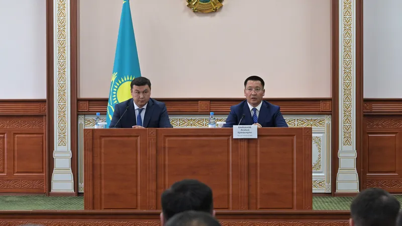 аким Аксу Ануарбек Аманов, аким Павлодарской области Асаин Байханов, фото - Новости Zakon.kz от 28.07.2026 16:35