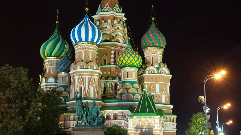 В Москве загорелся собор на Красной площади, фото - Новости Zakon.kz от 01.08.2026 09:43