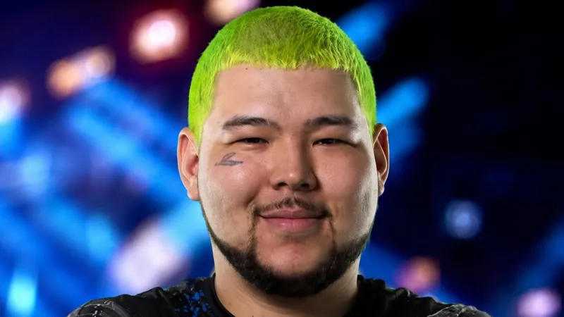Махмуд Хикматов, блогер