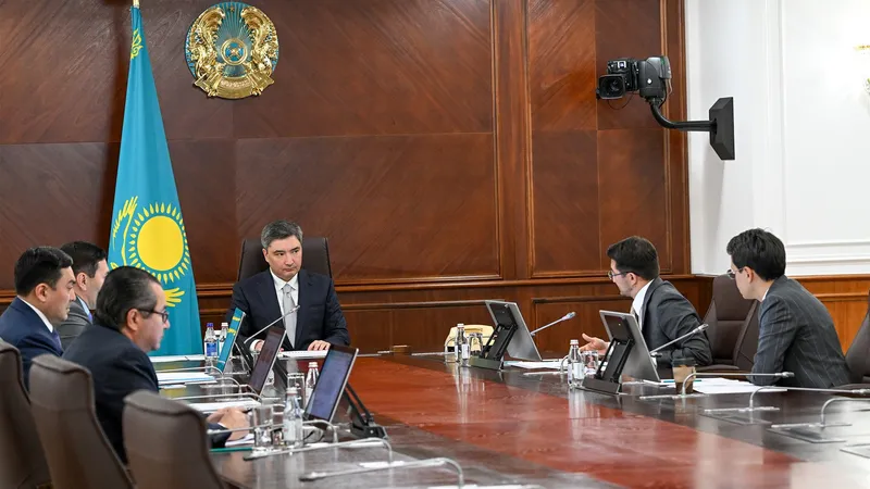 премьер-министр РК Олжас Бектенов, совещание, фото - Новости Zakon.kz от 13.08.2026 12:48