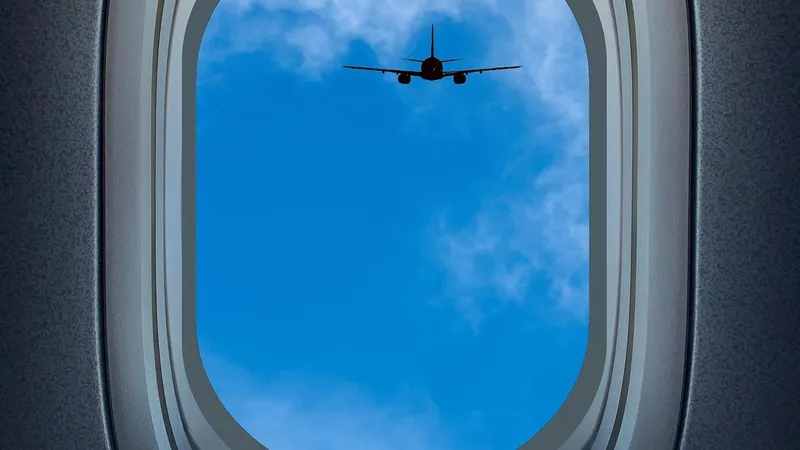 авиация, иллюминатор лайнера, фото - Новости Zakon.kz от 14.08.2026 18:28
