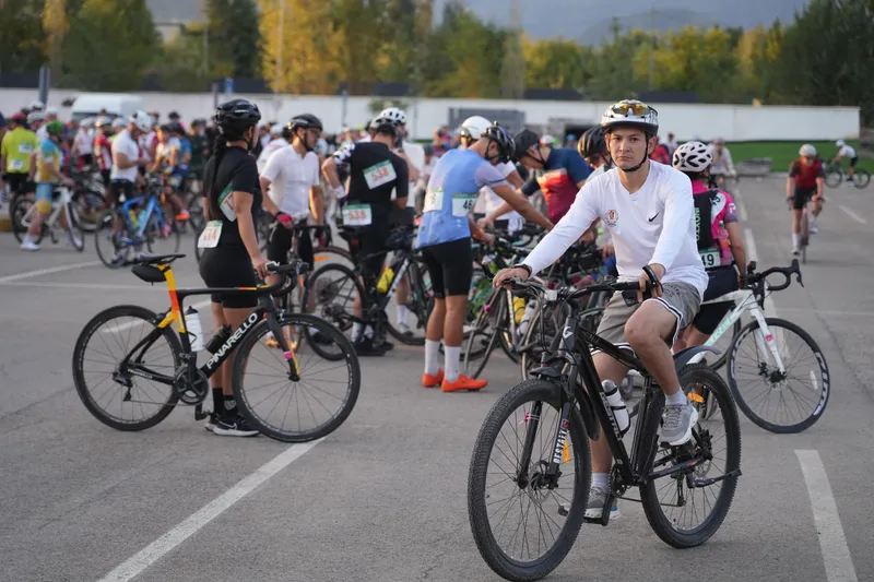Заезд Gran Fondo World Championship собрал в Алматы свыше тысячи любителей велоспорта, фото - Новости Zakon.kz от 18.08.2026 12:31