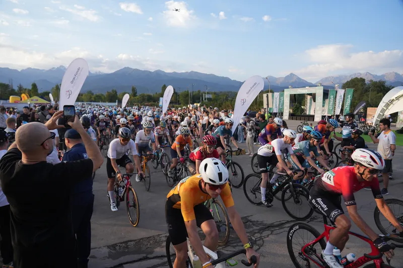 Заезд Gran Fondo World Championship собрал в Алматы свыше тысячи любителей велоспорта, фото - Новости Zakon.kz от 18.08.2026 12:31
