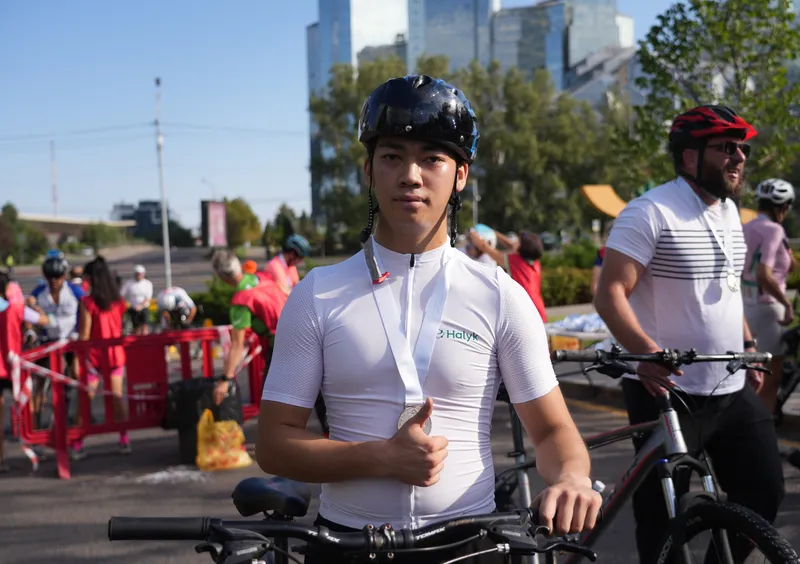 Заезд Gran Fondo World Championship собрал в Алматы свыше тысячи любителей велоспорта, фото - Новости Zakon.kz от 18.08.2026 12:31