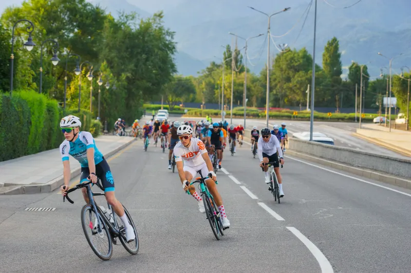 Заезд Gran Fondo World Championship собрал в Алматы свыше тысячи любителей велоспорта, фото - Новости Zakon.kz от 18.08.2026 12:31