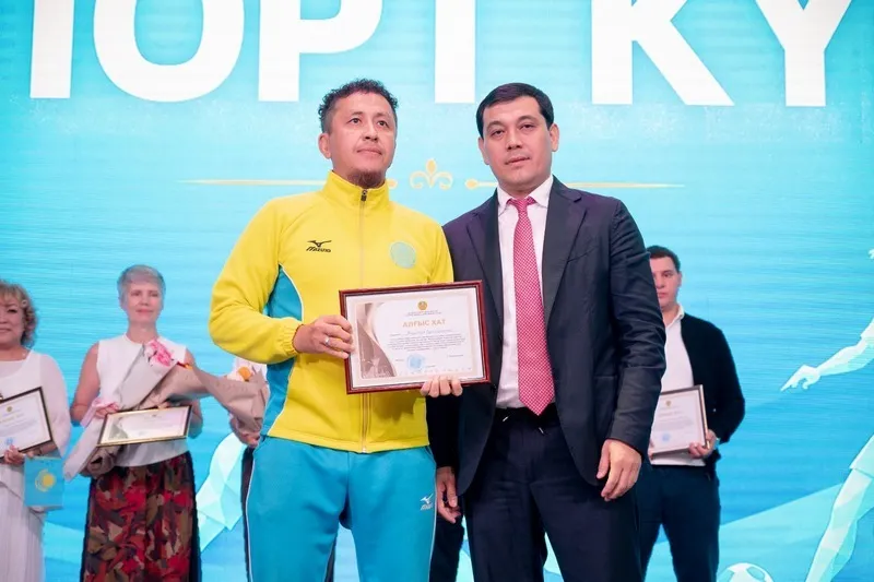 пара спортсмены получили ключи от квартир, фото - Новости Zakon.kz от 21.08.2026 10:12