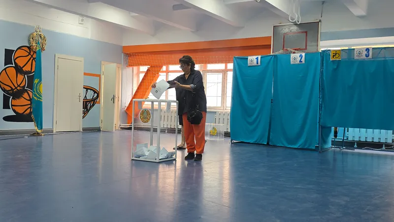 выборы депутатов в Курултай, Алматы, место голосование в школе 127, фото - Новости Zakon.kz от 23.08.2026 16:12