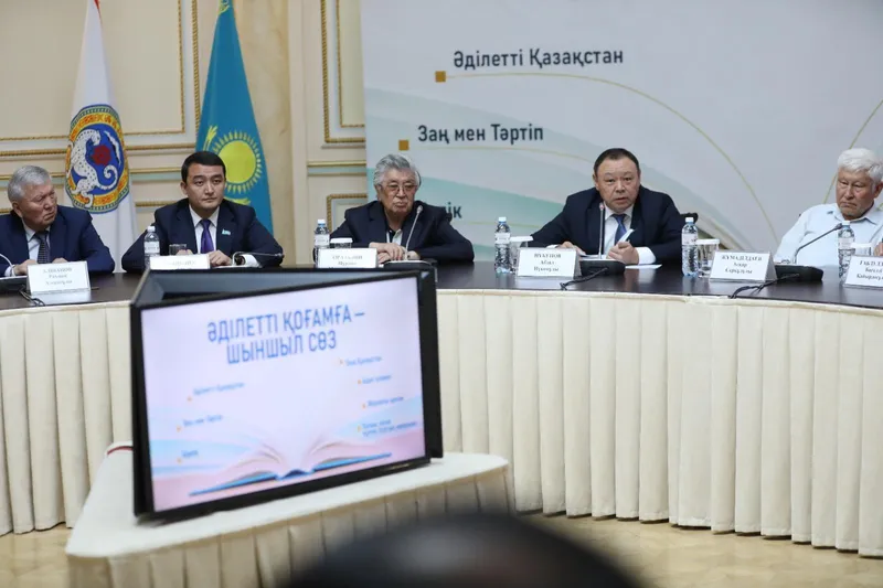 обсуждение книги Токаева, фото - Новости Zakon.kz от 26.08.2026 11:58