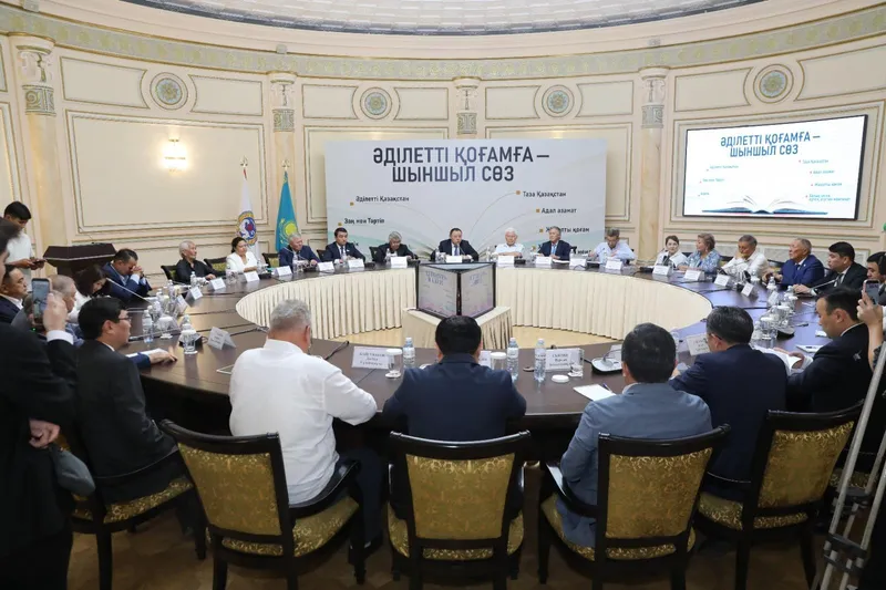 обсуждение книги Токаева, фото - Новости Zakon.kz от 26.08.2026 11:58