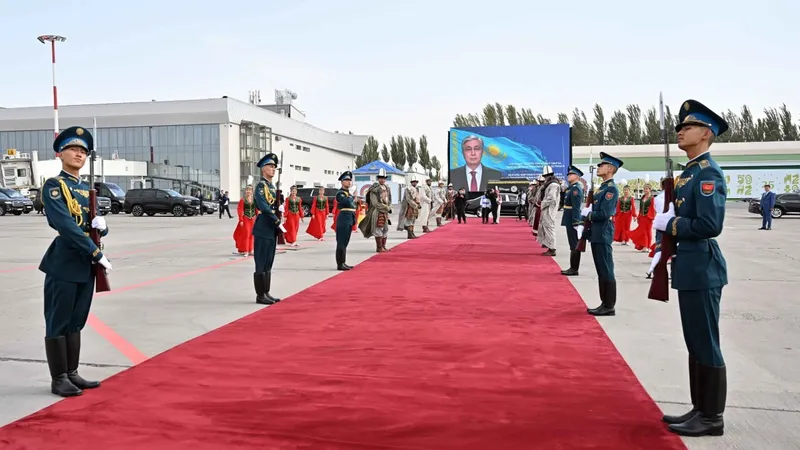 Кыргызстан, аэропорт, встреча президента РК, фото - Новости Zakon.kz от 31.08.2026 17:11