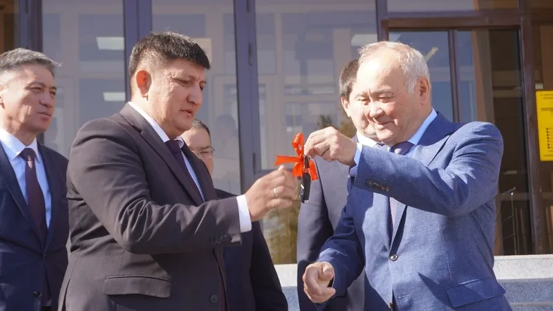 вручение ключей от автобуса, фото - Новости Zakon.kz от 09.09.2026 19:06