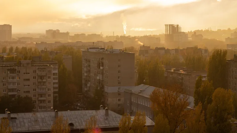 Город, грязный воздух, дома
