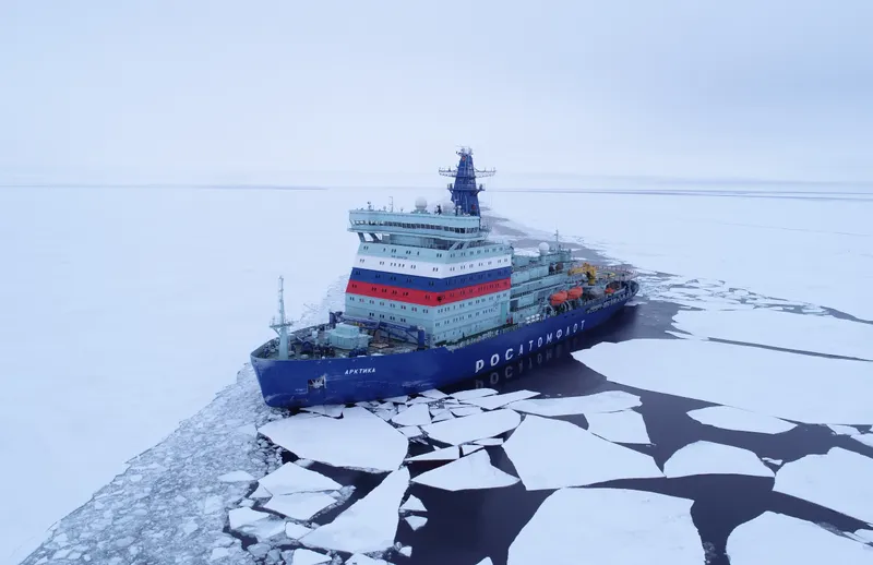 Атомные ледоколы показали в Мурманске