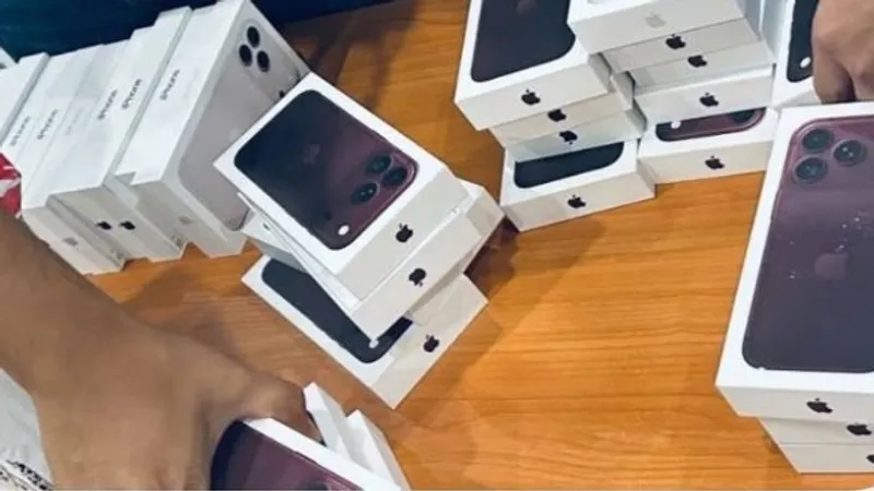 Сотни iPhone 18 пытались провезти через аэропорт Астаны, фото - Новости Zakon.kz от 22.09.2026 20:26