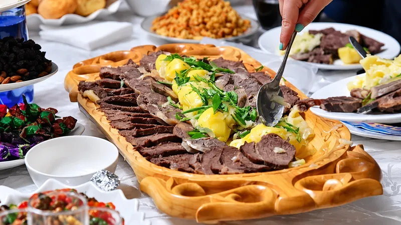 Бешбармак, мясо, тесто, национальное блюдо 