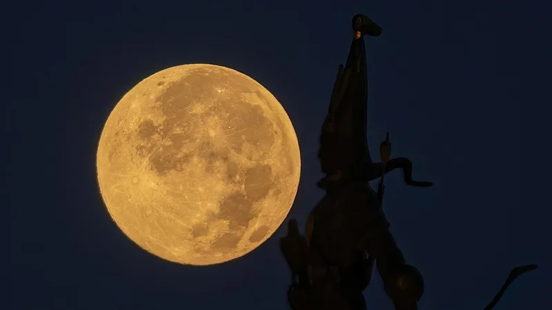Алматы, Луна, Золотой человек