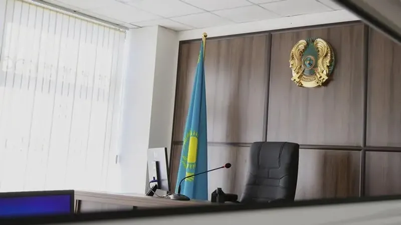 Мертвая женщина и полицейский без сознания в опорном пункте Караганды: начался суд, фото - Новости Zakon.kz от 01.10.2026 00:31