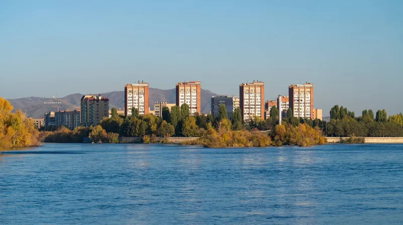 река, дома, фото - Новости Zakon.kz от 01.10.2026 19:01