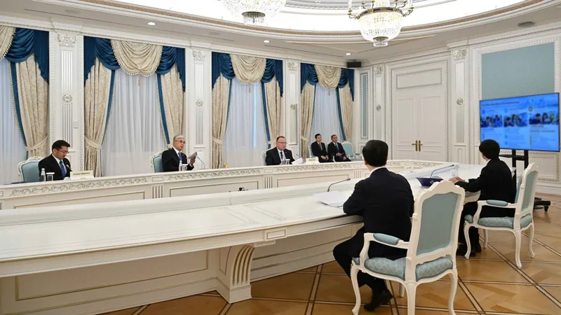ИИ внедрят в 500 малокомплектных школ Казахстана: Токаев обсудил проект с Ли Кай-Фу, фото - Новости Zakon.kz от 02.10.2026 18:10