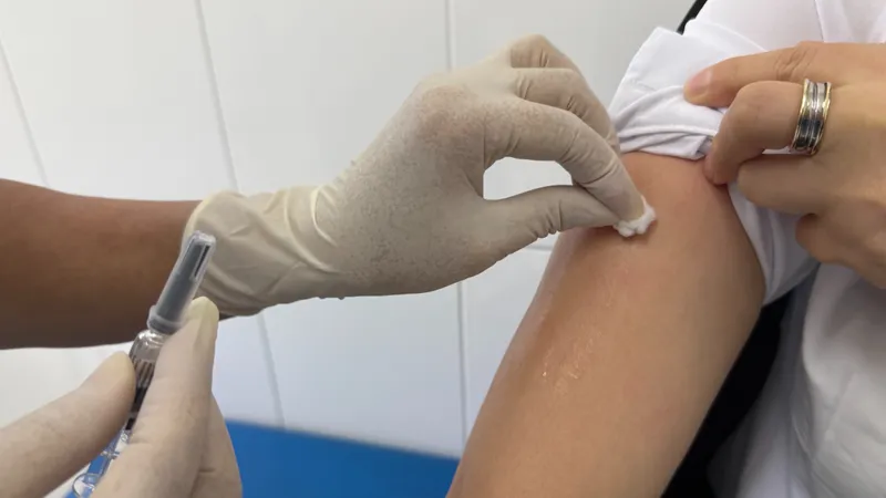 подготовка к получению вакцины от гриппа, фото - Новости Zakon.kz от 05.10.2026 16:42