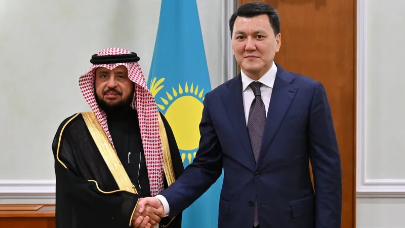 Ерлан Карин провел встречи с представителями ведущих религиозных организаций, фото - Новости Zakon.kz от 06.10.2026 20:39
