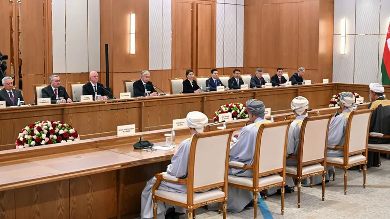 президент РК Касым-Жомарт Токаев, султан Омана Хайсам бен Тарик Аль Саид, фото - Новости Zakon.kz от 06.10.2026 14:06