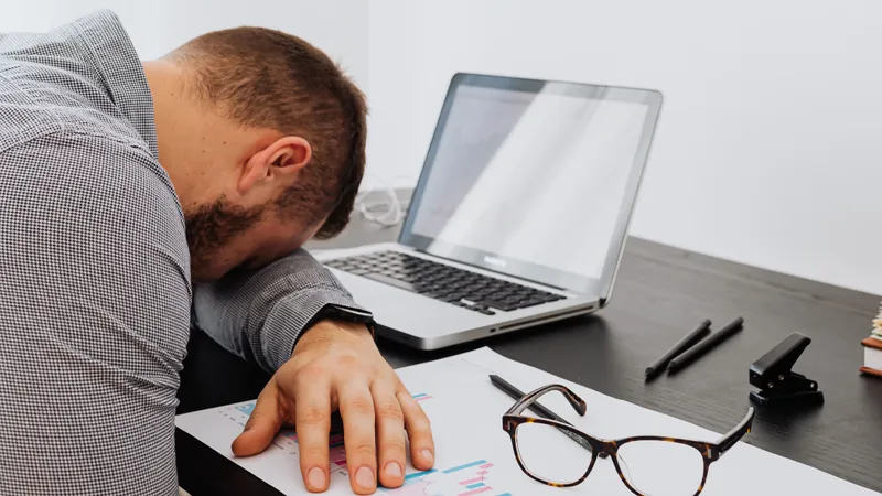 почему на работе хочется, почему после обеда клонит в сон, врач, здоровье