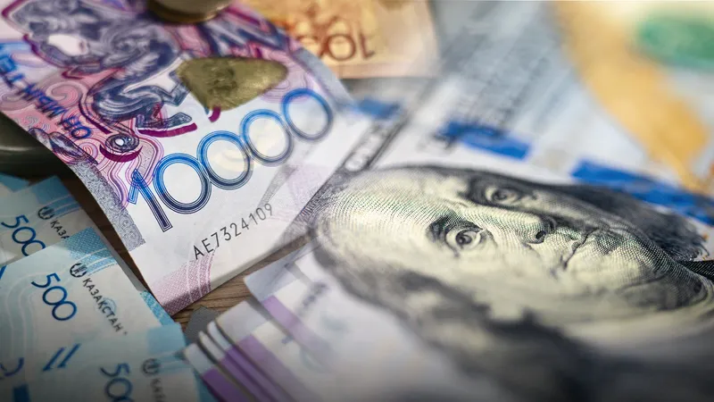 Доллар, доллары и тенге, доллары, курс доллара, американские доллары, доллары США, обмен валют, обмен валюты 