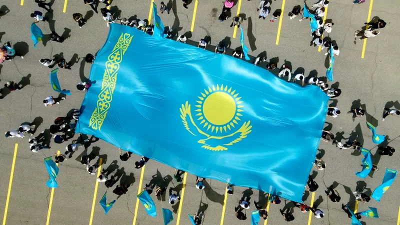 Государственные символы Казахстана, флаг Казахстана, госсимволы Казахстана, Казахстан, государственный флаг Казахстана, флаг РК, флаг Республики Казахстан, перепись населения, население, численность населения, население Казахстана, население РК, рост населения, рост населения в РК, рост населения в Казахстане, народ, казахстанцы, молодежь
