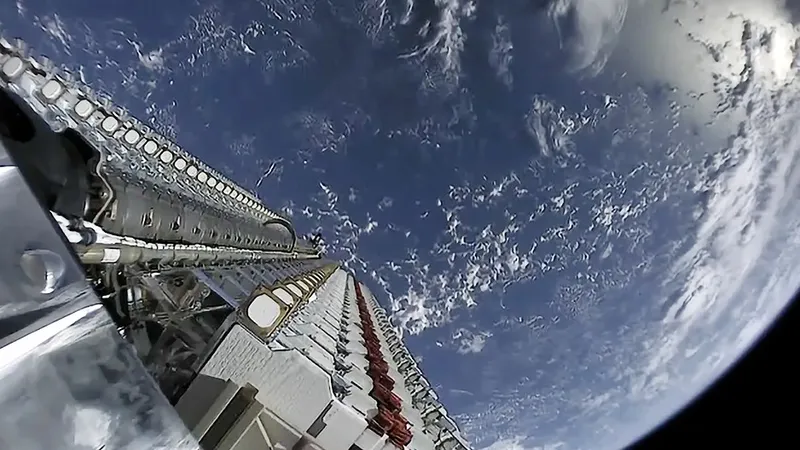 Маск готовит Starlink к конкуренции с мобильными операторами США, фото - Новости Zakon.kz от 10.10.2026 11:35
