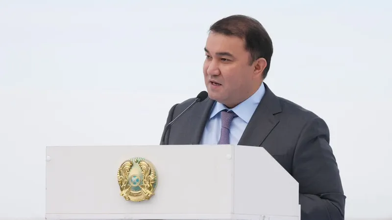В ТУРКЕСТАНСКОЙ ОБЛАСТИ ЧЕСТВОВАЛИ ХЛОПКОВОДОВ, фото - Новости Zakon.kz от 12.10.2026 18:42