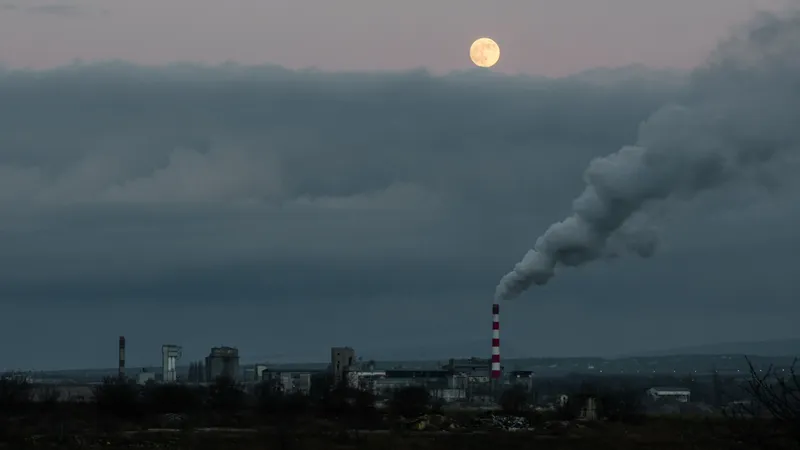 Город, смог, грязный воздух, труба, фото - Новости Zakon.kz от 16.10.2026 03:17