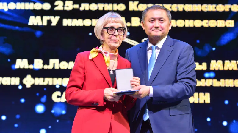Торжественное заседание, посвященное 25-летию Казахстанского филиала Московского государственного университета имени М.В. Ломоносова, награждение, торжество, фото - Новости Zakon.kz от 16.10.2026 19:45