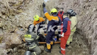Человек упал в трехметровую траншею в Астане