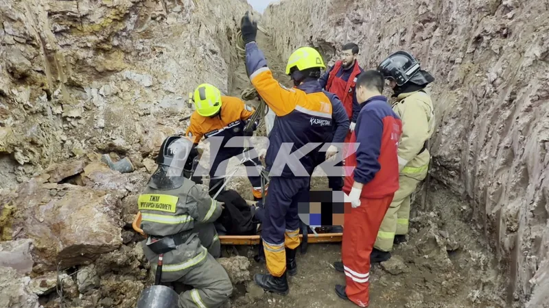 Человек упал в трехметровую траншею в Астане, фото - Новости Zakon.kz от 17.10.2026 21:01