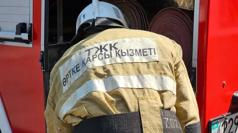 На заводе в Туркестанской области разгорелся пожар