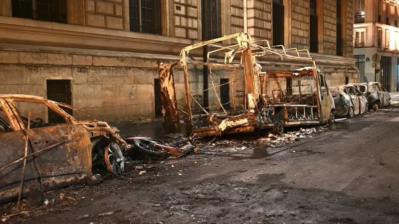 протесты во Франции, массовые беспорядки, погромы в Париже, Европа, Бельгия, Италия, фото - Новости Zakon.kz от 19.10.2026 17:56