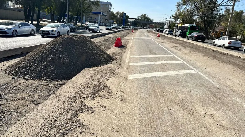 BRT на Райымбека в Алматы, стройка магистраль, автобусное движение, фото - Новости Zakon.kz от 20.10.2026 13:41