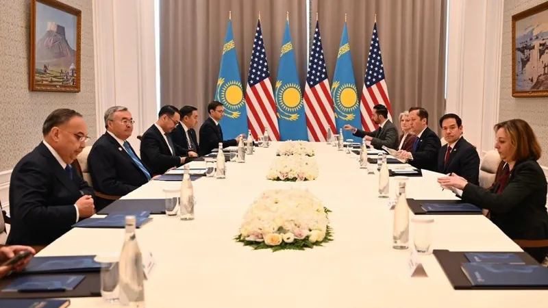министр иностранных дел РК Мухтар Тлеуберди, госсекретарь США Марко Рубио, фото - Новости Zakon.kz от 19.10.2026 13:01