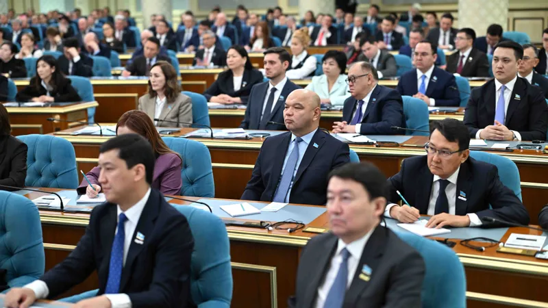 Послание президента РК Касым-Жомарта Токаева народу Казахстана, депутаты Курултая, члены правительства, фото - Новости Zakon.kz от 28.10.2026 17:17