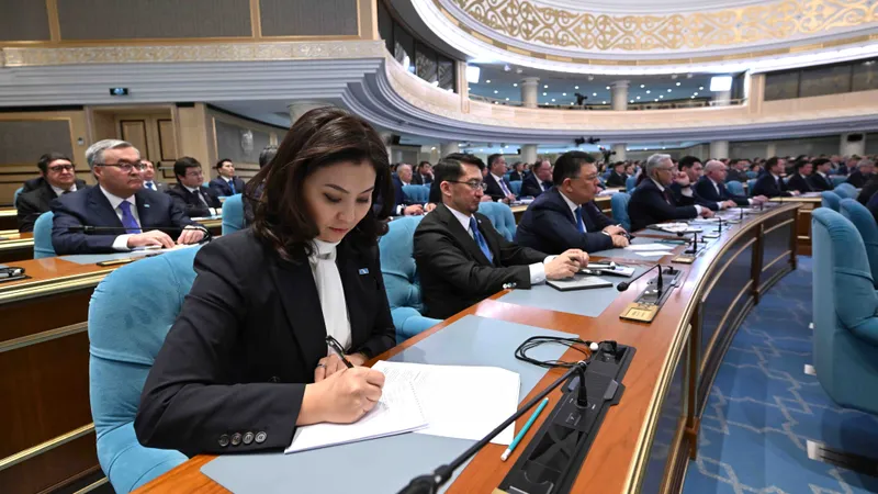 Послание президента РК Касым-Жомарта Токаева народу Казахстана, депутаты Курултая, члены правительства, фото - Новости Zakon.kz от 28.10.2026 17:17