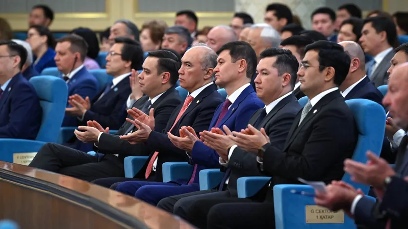 Послание президента РК Касым-Жомарта Токаева народу Казахстана, депутаты Курултая, члены правительства, фото - Новости Zakon.kz от 28.10.2026 17:17